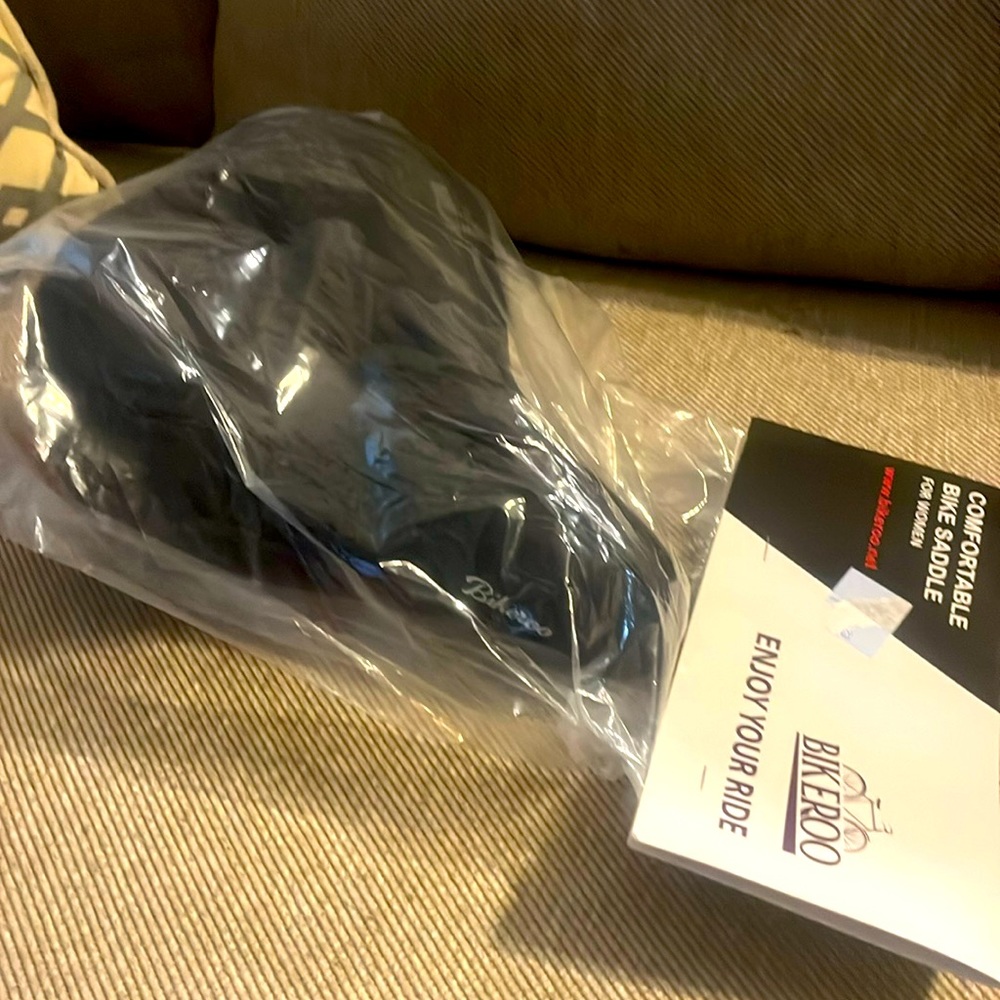 Bikeroo women’s bicycle seat, new in the package
